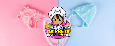 Equipe Gourmet da Preta preparando doces e kits de festa